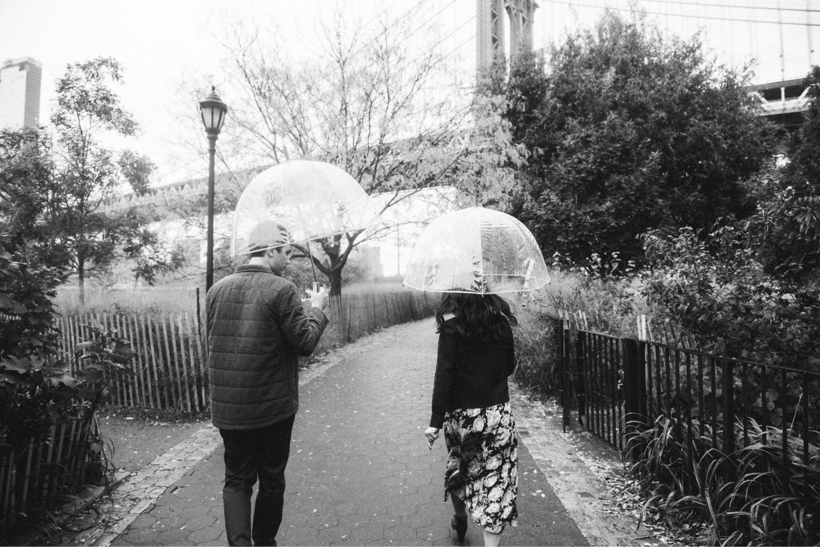 rainy day dumbo Brooklyn engagement session
